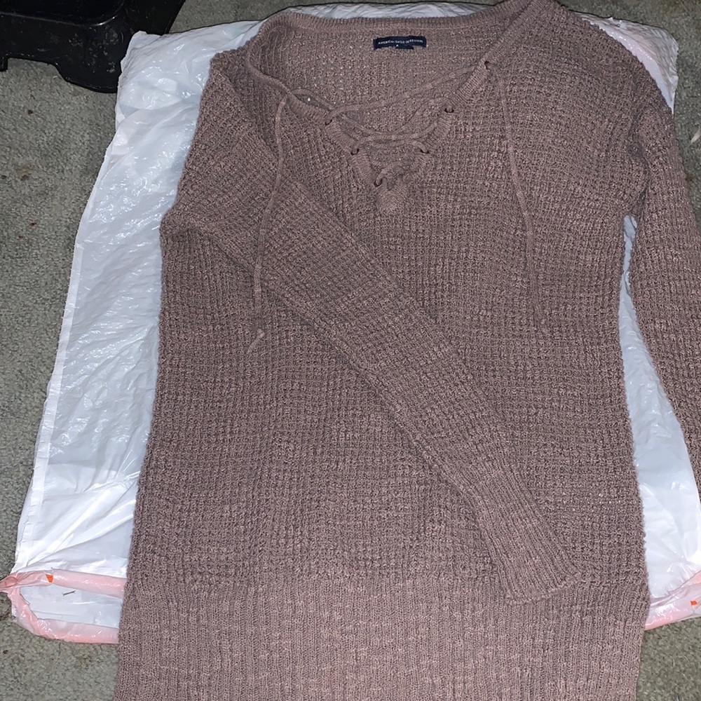 Long sleeve sweater with cross tie over chest